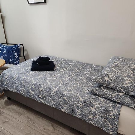 Kilburn High Road Studio Apartments Лондон Экстерьер фото