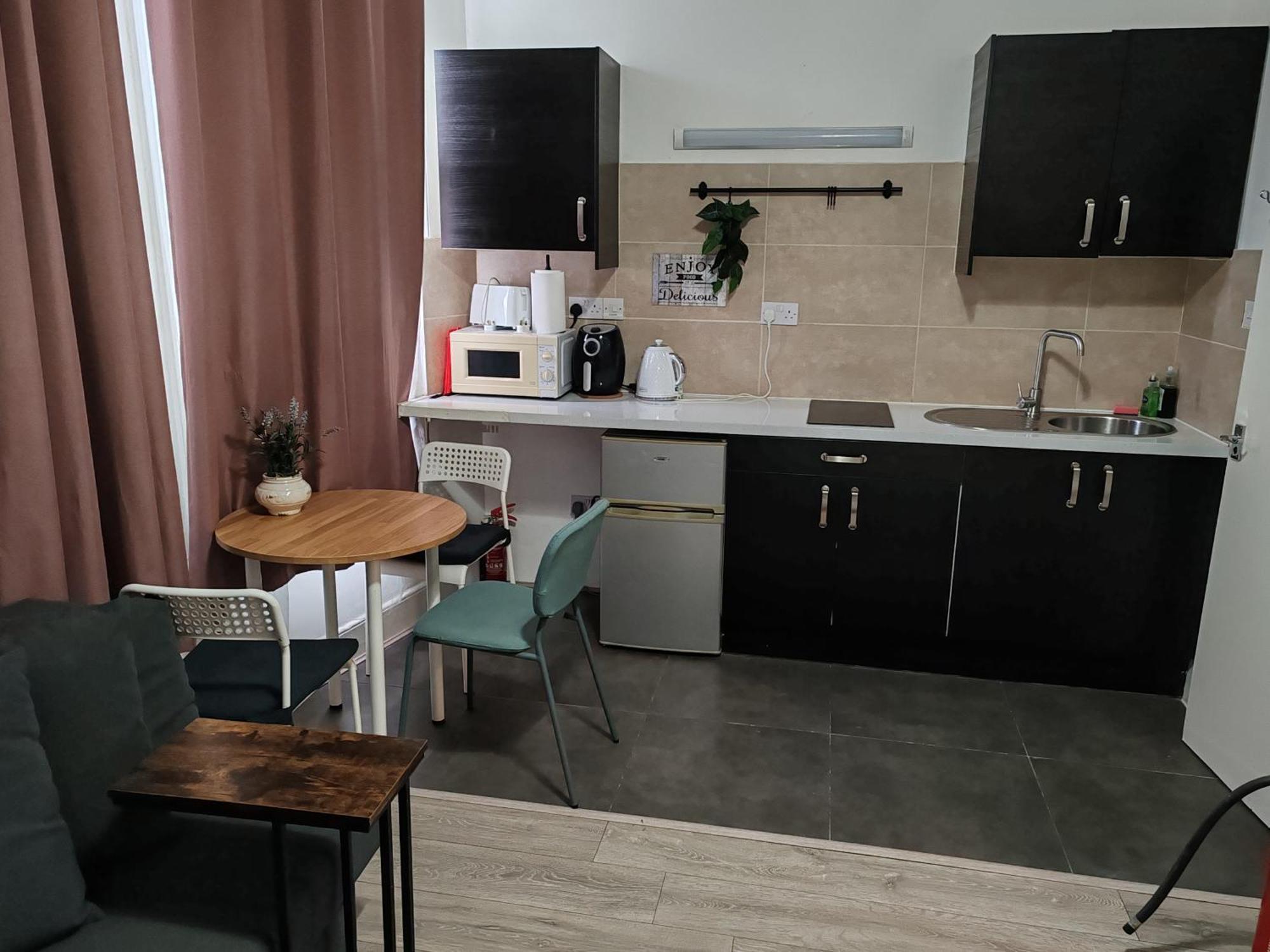 Kilburn High Road Studio Apartments Лондон Экстерьер фото