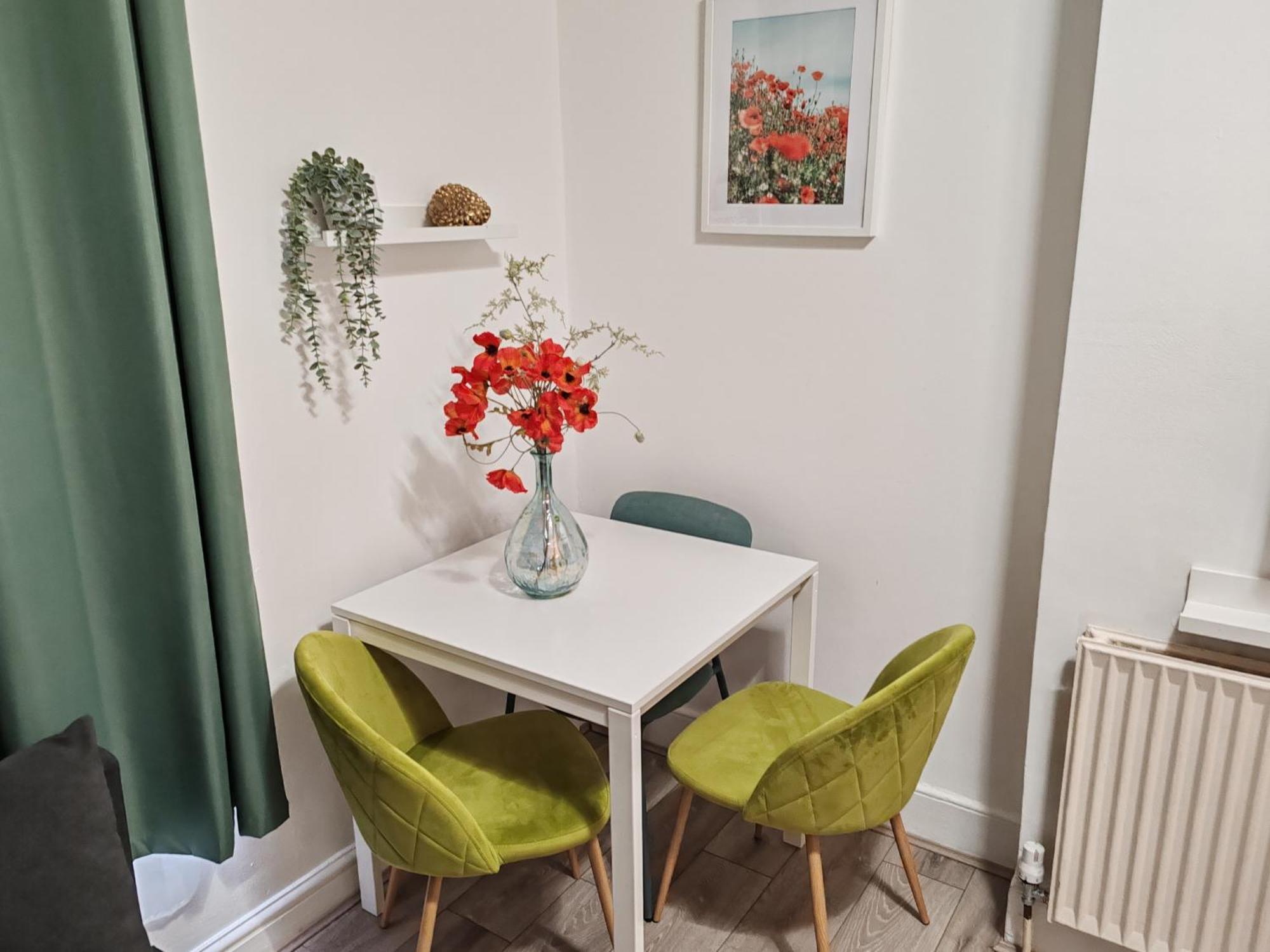 Kilburn High Road Studio Apartments Лондон Экстерьер фото