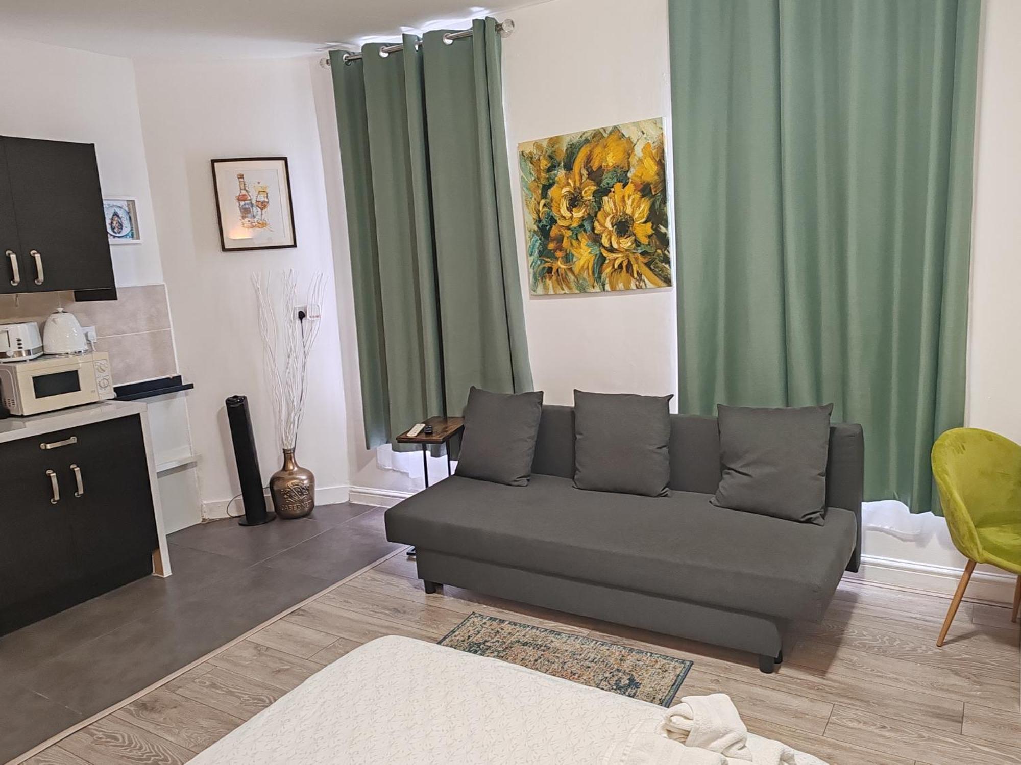 Kilburn High Road Studio Apartments Лондон Экстерьер фото